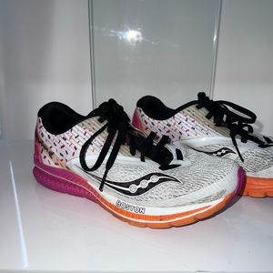 Saucony Kinvara Boston Dunkin Donuts Sneakers Special Edition - Women sz 7